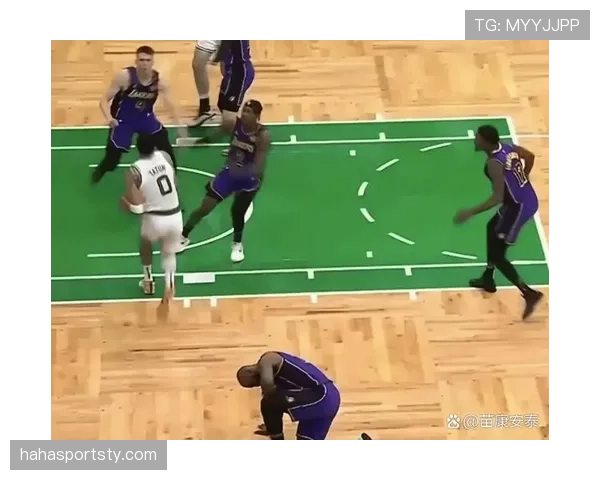 拉人犯规的判罚依据与裁判关键判断条件