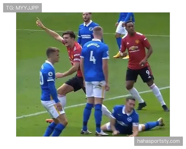 点球击中门框后弹回场内，规则如何处理？