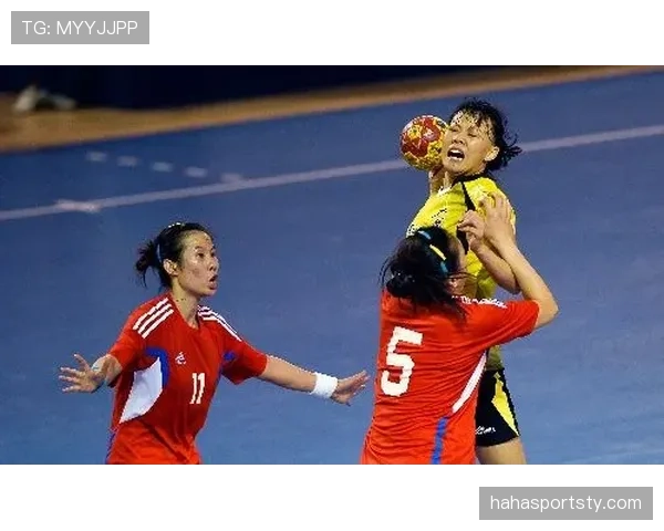 进攻方手球为何不总判犯规？规则拆解关键细节