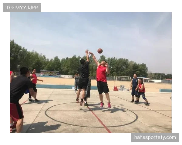比赛开始规则解析：跳球与中圈发球如何执行？